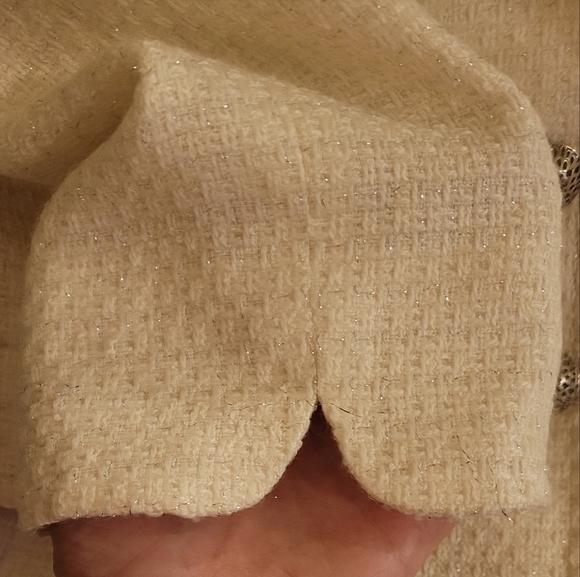 Tahari Arthur S. Levine off white cream and silver blazer - Picture 4 of 11